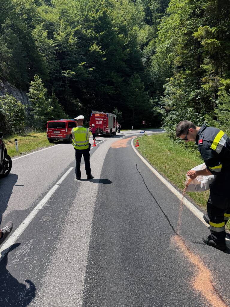 Ölspur führt zu Motorradsturz 